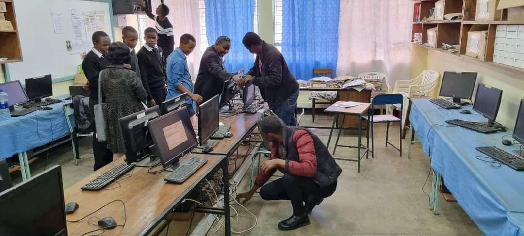Ilboru Secondary School: setting up the lab